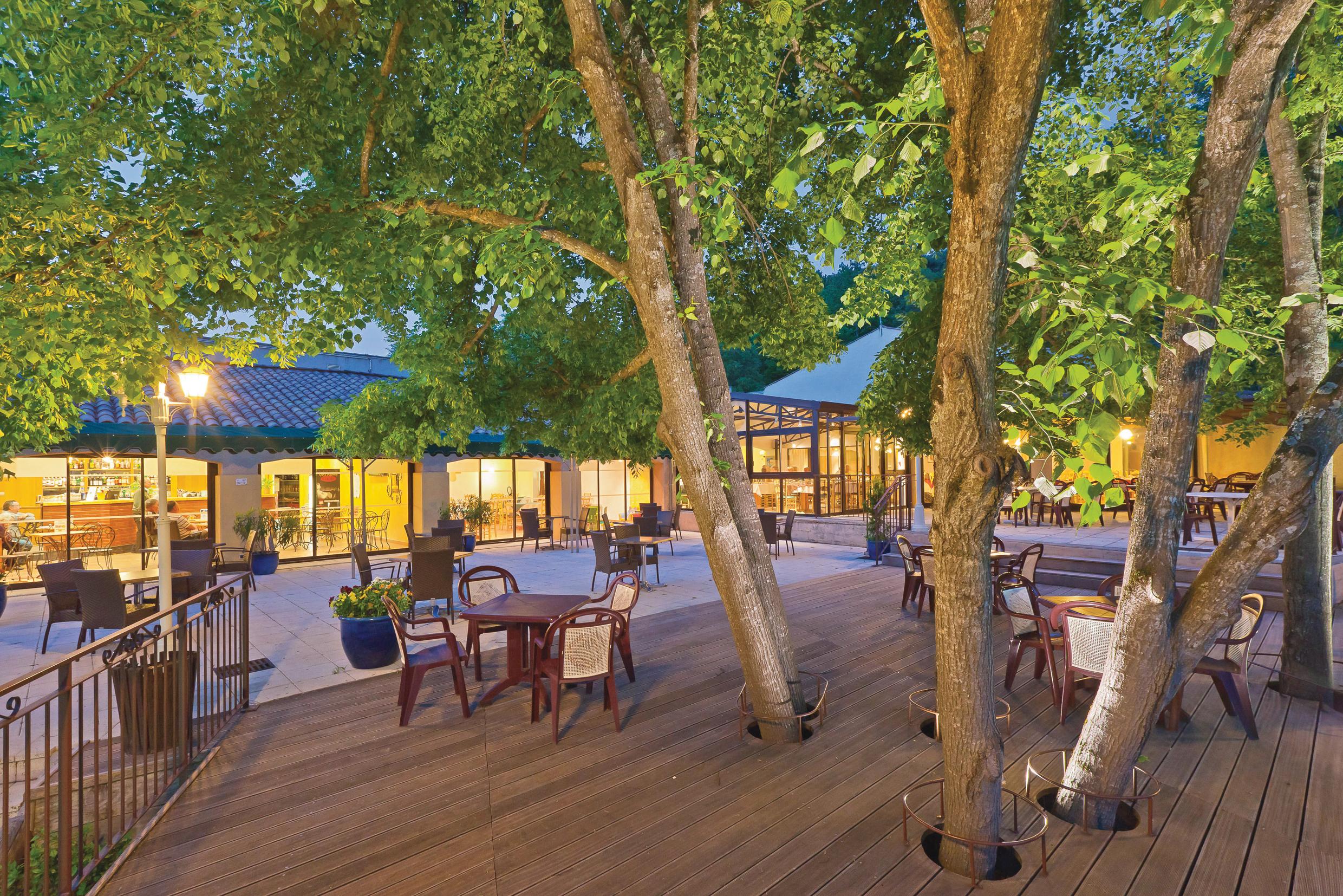 Club Vacances Bleues Domaine De Chateau Laval Греу-ле-Бэн Экстерьер фото