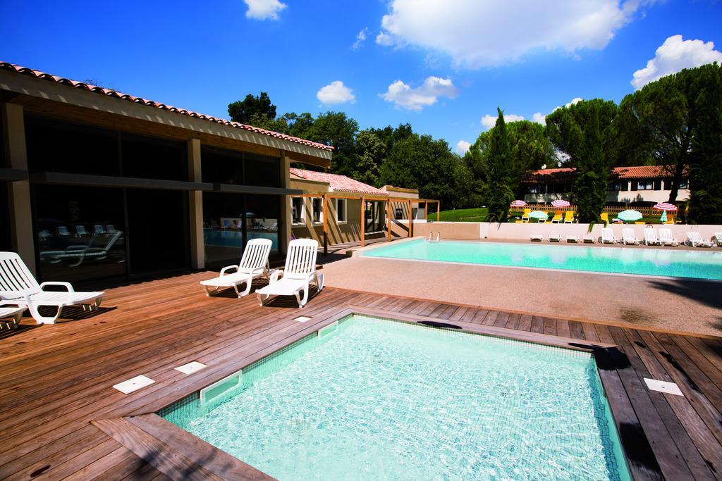 Club Vacances Bleues Domaine De Chateau Laval Греу-ле-Бэн Экстерьер фото